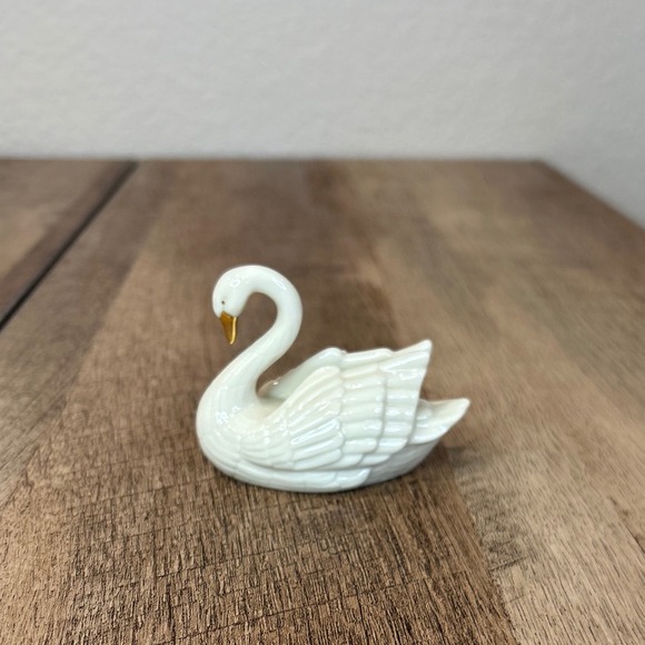 Lenox Treasures Porcelain Swan Figurine White Gold Accent Elegant Decor - Picture 2 of 5